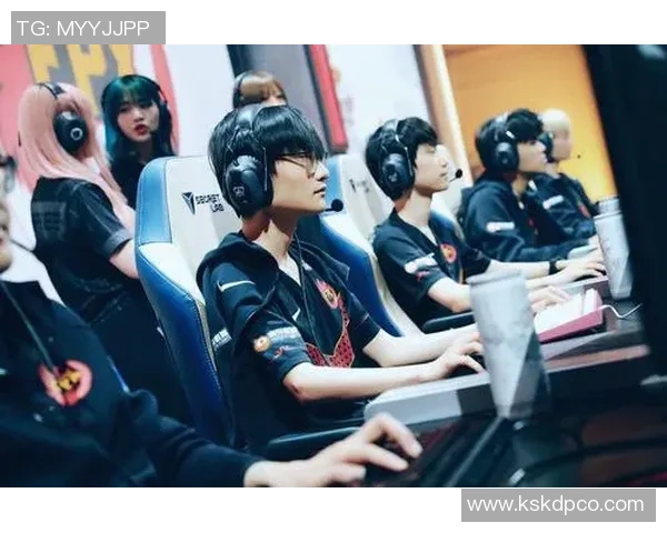 和平精英战术解析FPX战队包夹体系的战略运用与实战技巧